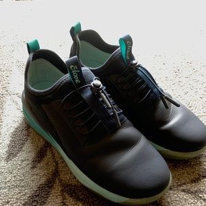 WOMEN'S AQUA BLUE CLOVE SHOE
Nursing shoe Size 9.5